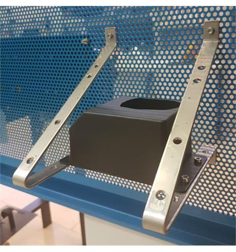Pair of support brackets f/ wall mount of Charger type C.5000